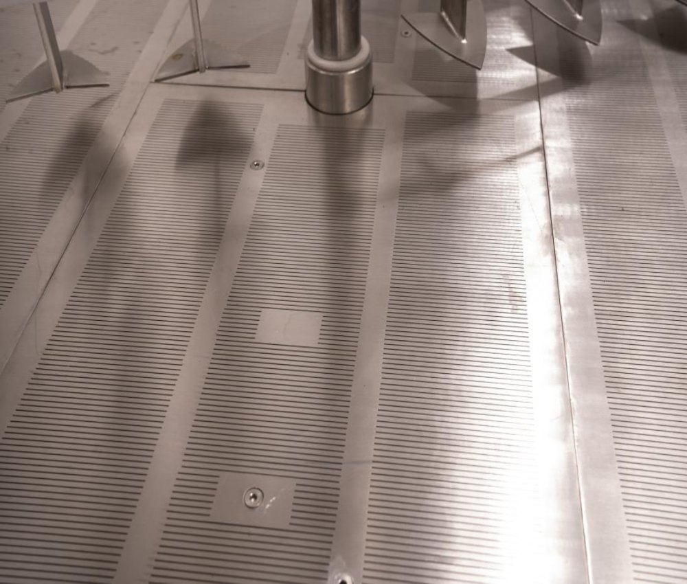 啤酒設備過濾罐內的濾板被耕刀刮起是怎么回事？