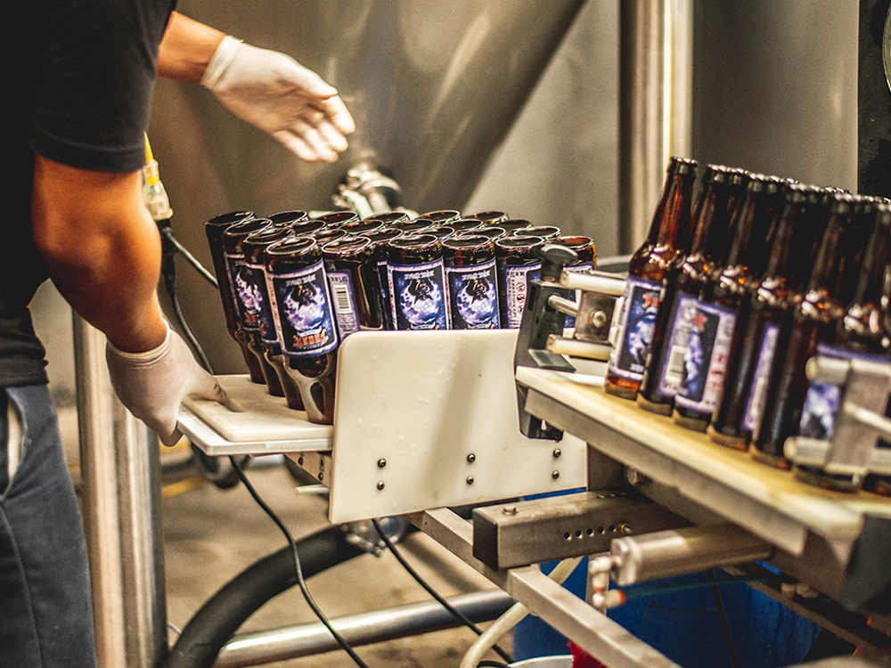 為什么啤酒瓶都是棕色和綠色的？