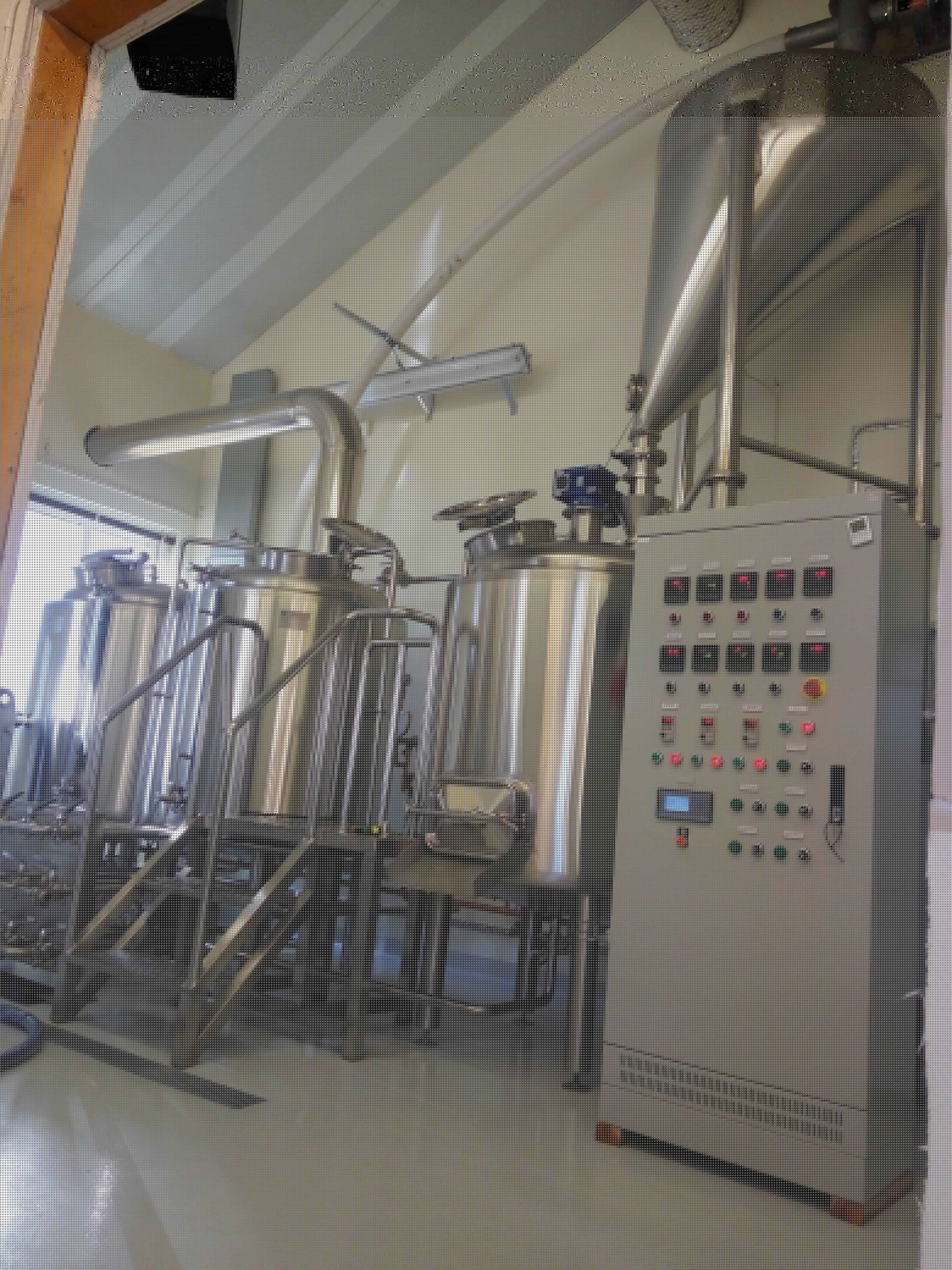 精釀啤酒設(shè)備多少錢一套？